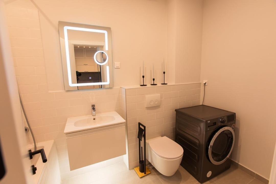 Escapism - Premium 1Br Apartment With Parking بوخارست المظهر الخارجي الصورة
